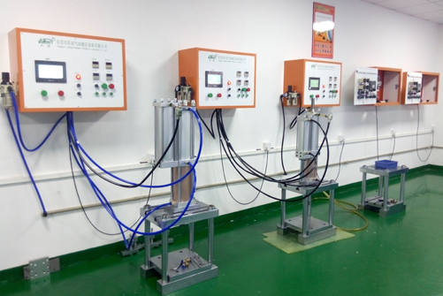 菠萝视频污版网址入口增压缸成品、气动设备测试车间