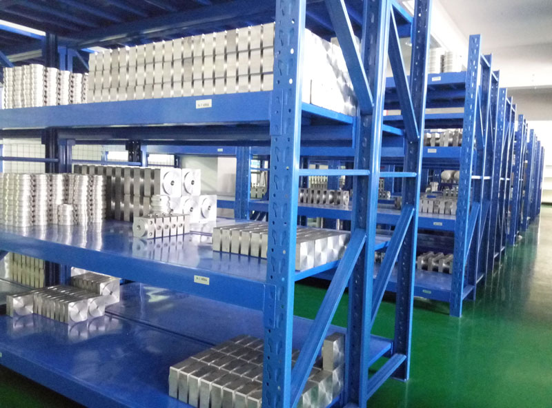 菠萝视频污版网址入口增压缸物料仓库间