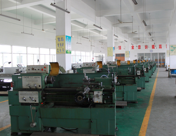 菠萝视频污版网址入口车床生产车间