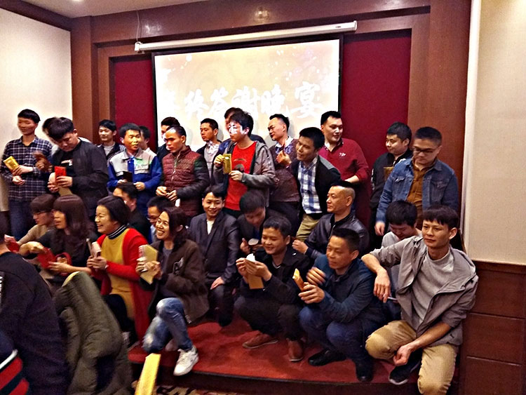 菠萝视频污版网址入口年终奖